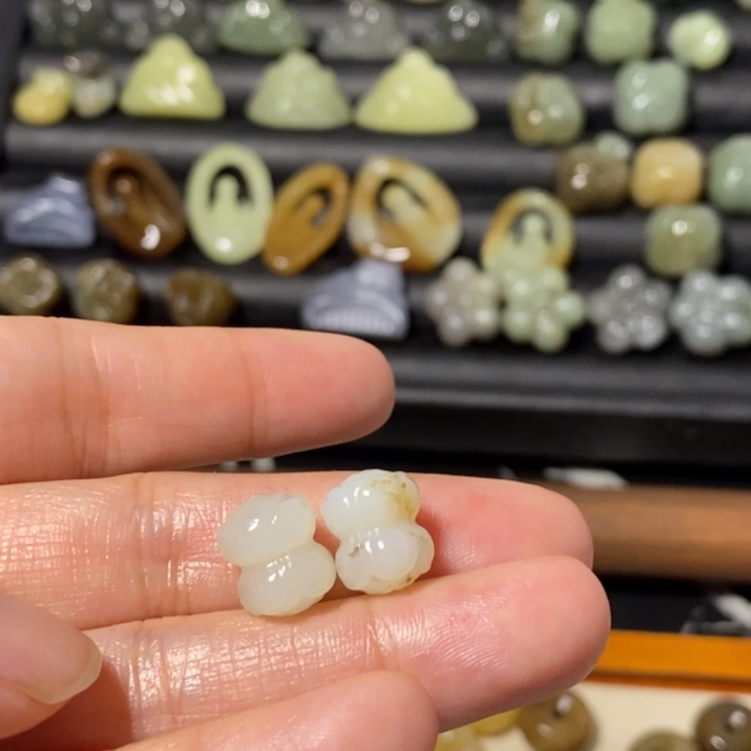 和田玉未镶嵌手链微瑕有水草