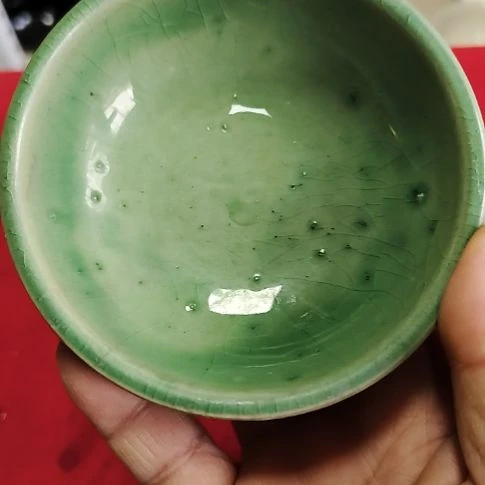 瓷片瓷片，各种摆件，盘，碗，沙锅，均有瑕疵。