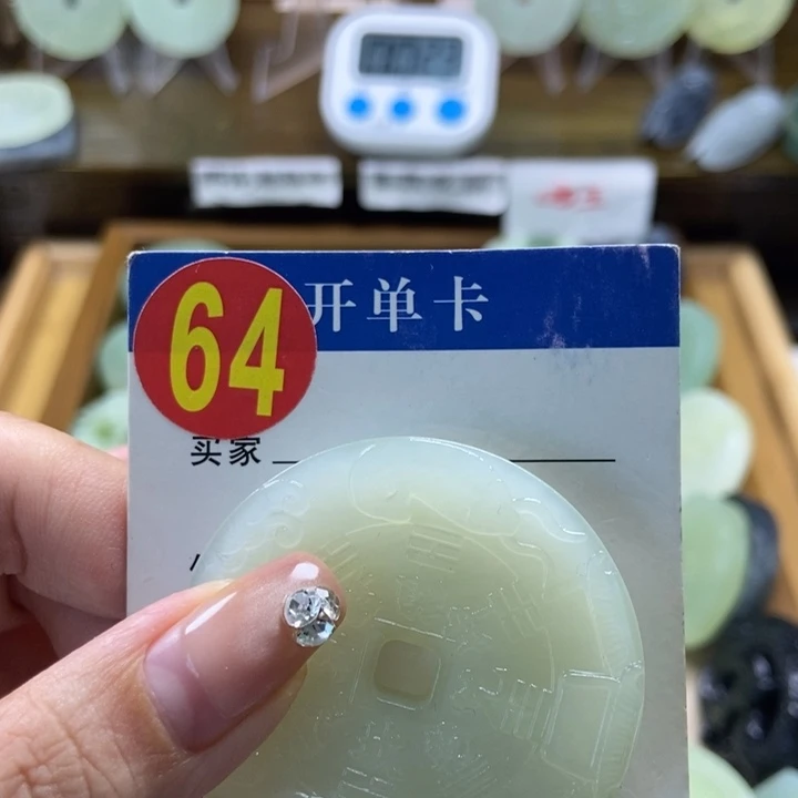 蛇纹石玉未镶嵌挂件财****婆