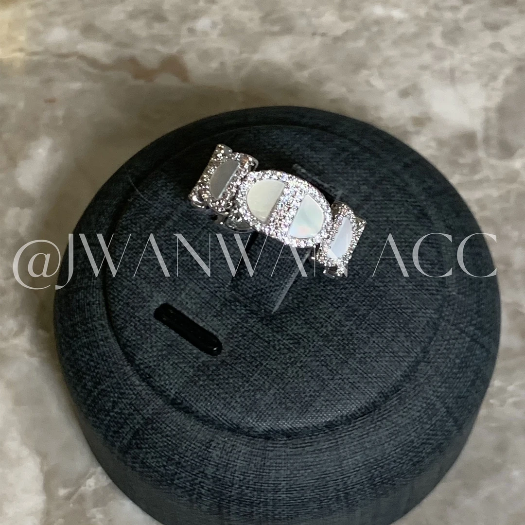 铜合金锆石戒指 设计师闪钻猪鼻白贝白色戒指04MY4305BL