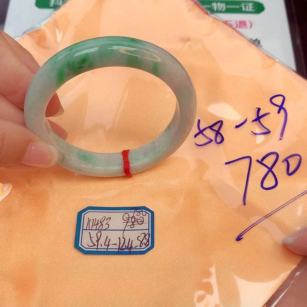 翡翠手镯未镶嵌缅甸翡翠