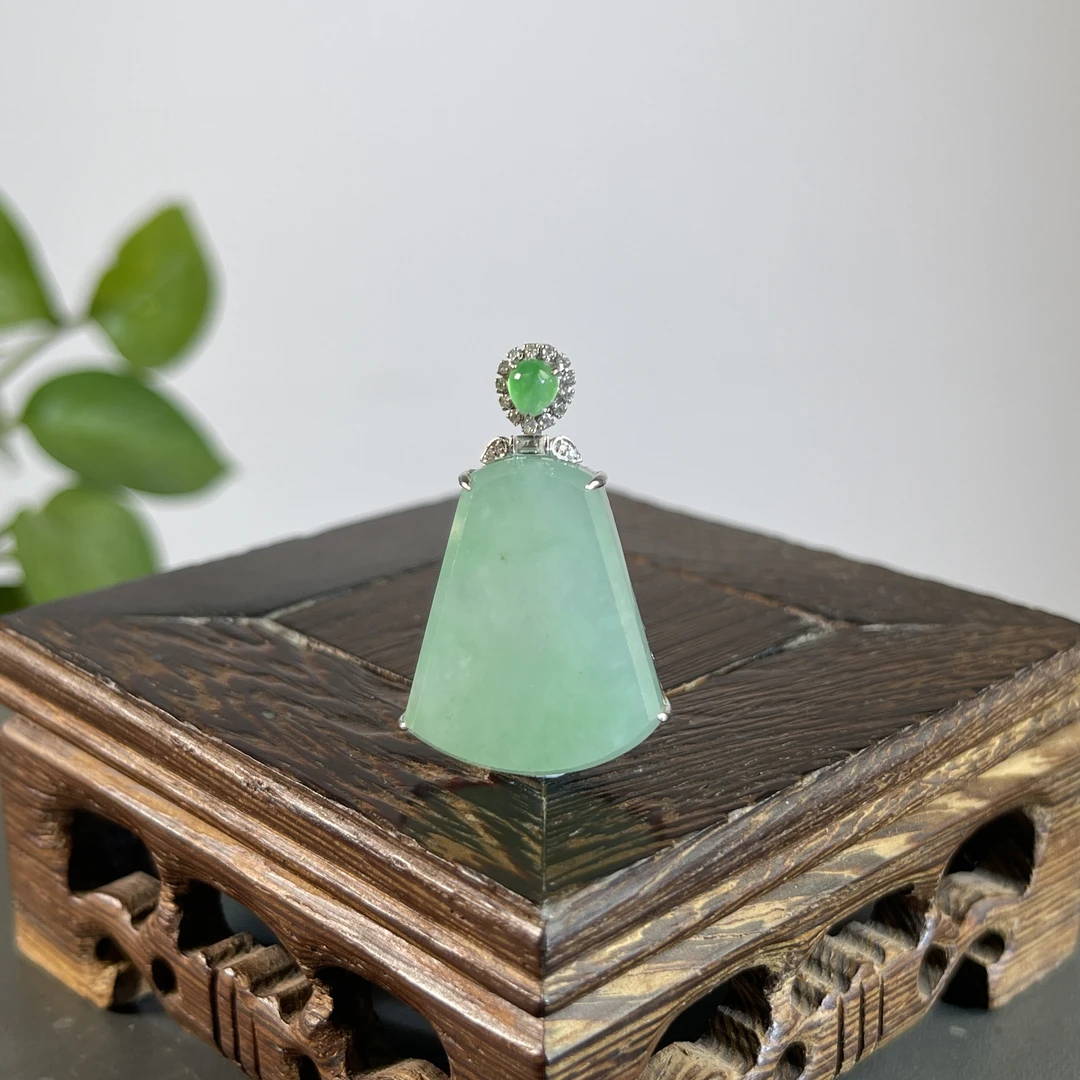 JCA23-171 天然翡翠缅甸A货  18k金钻镶嵌无事牌