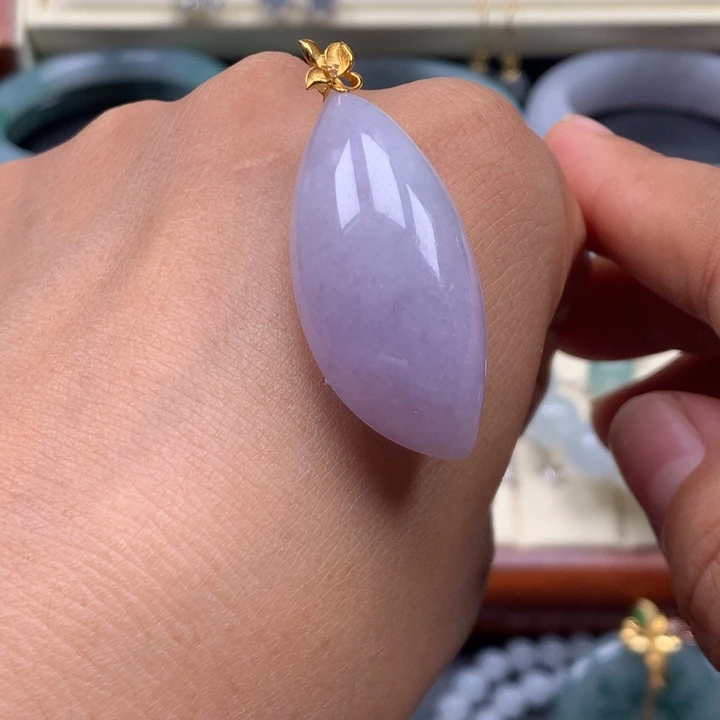 翡翠18K金镶嵌颈饰随性