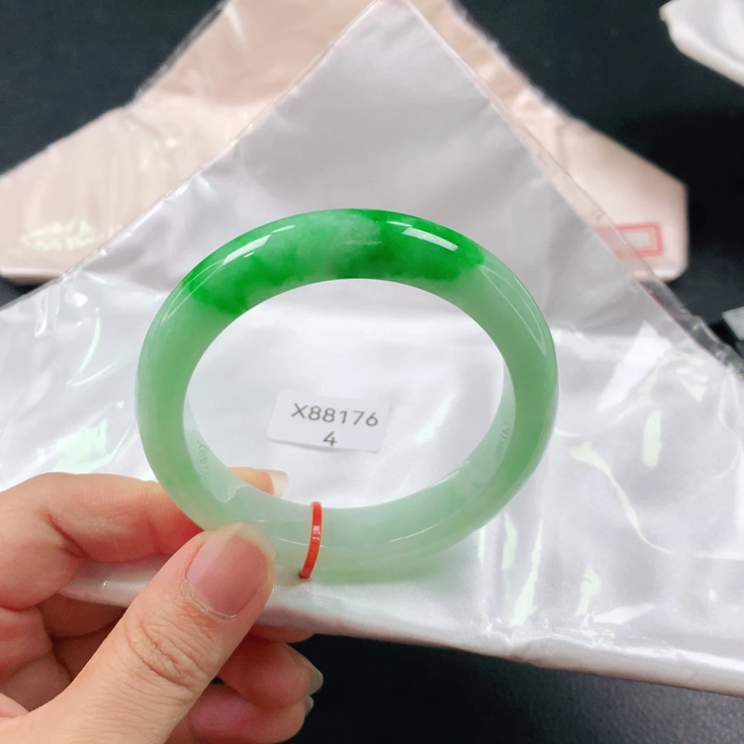 翡翠手镯未镶嵌半山水03