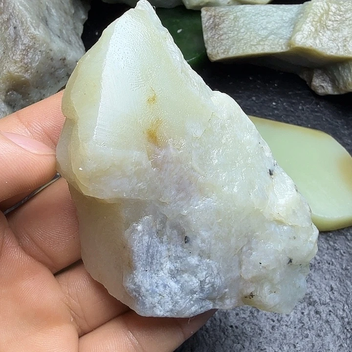 和田玉（糖玉）未镶嵌珠宝奇石