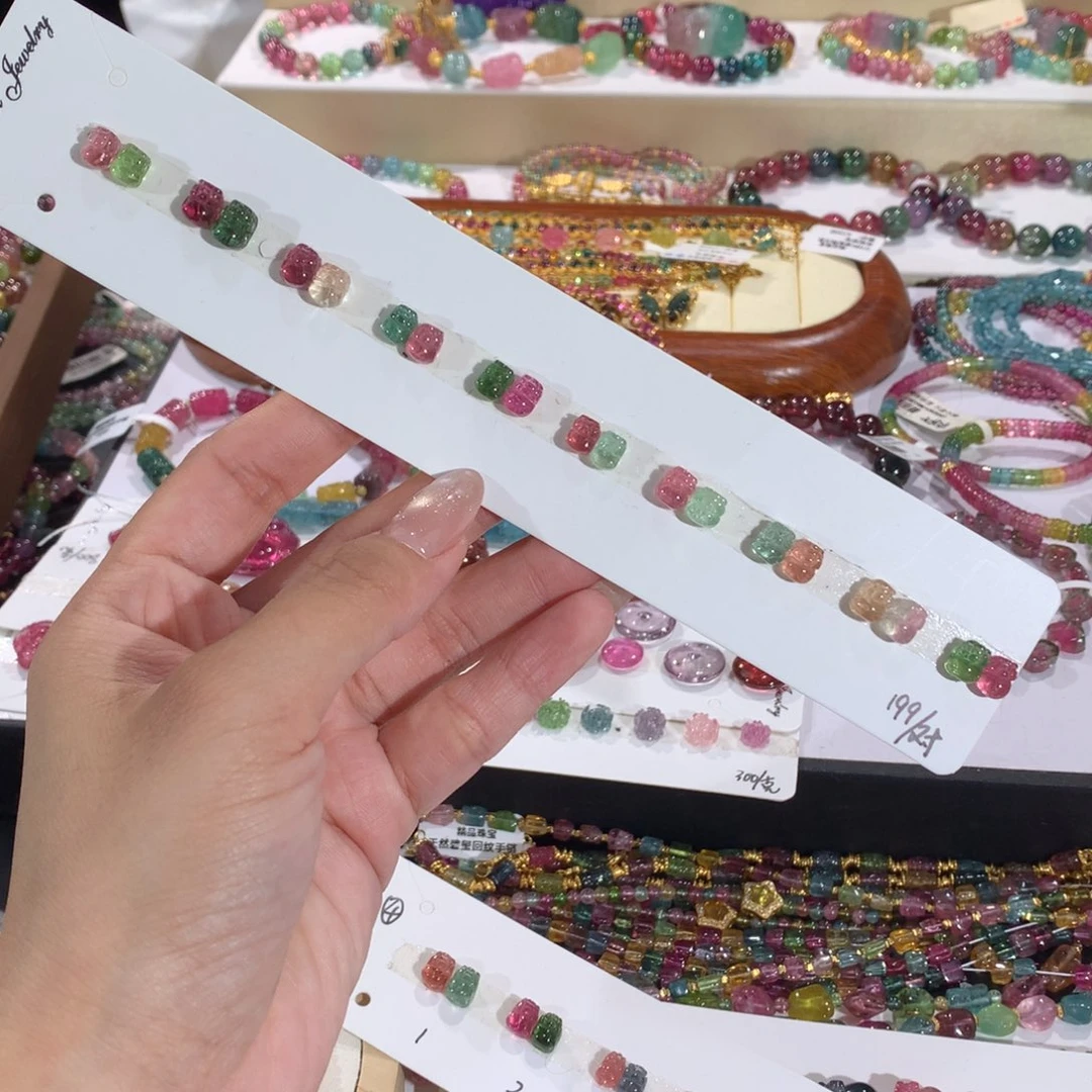 碧玺雕刻件未镶嵌一对的价格，多样性发其一