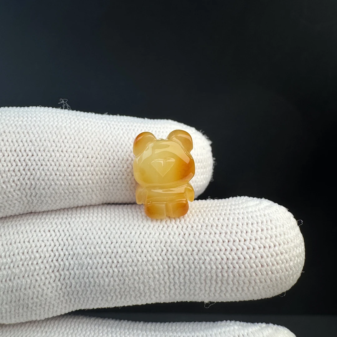 J9480天然原矿蜜蜡 雕刻小熊11*15.3*8.3mm支持部复检假一罚十