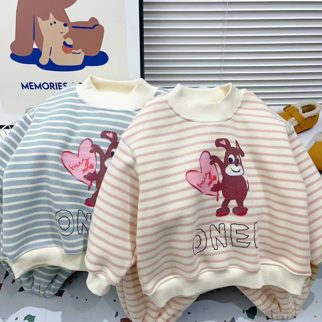 儿童加绒套装2024冬款男女童韩版卫衣卫裤印花秋冬休闲条纹两件套