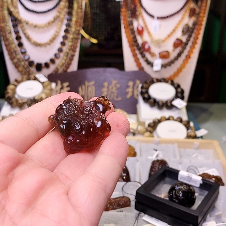 山***哥琥珀未镶嵌裸石抚顺