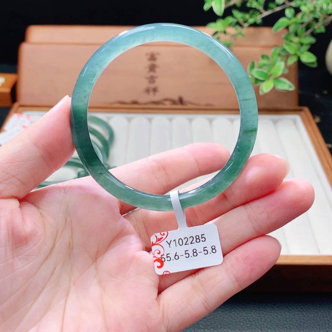 未镶嵌手镯（圆镯）翡翠