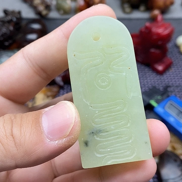 蛇纹石玉未镶嵌颈饰