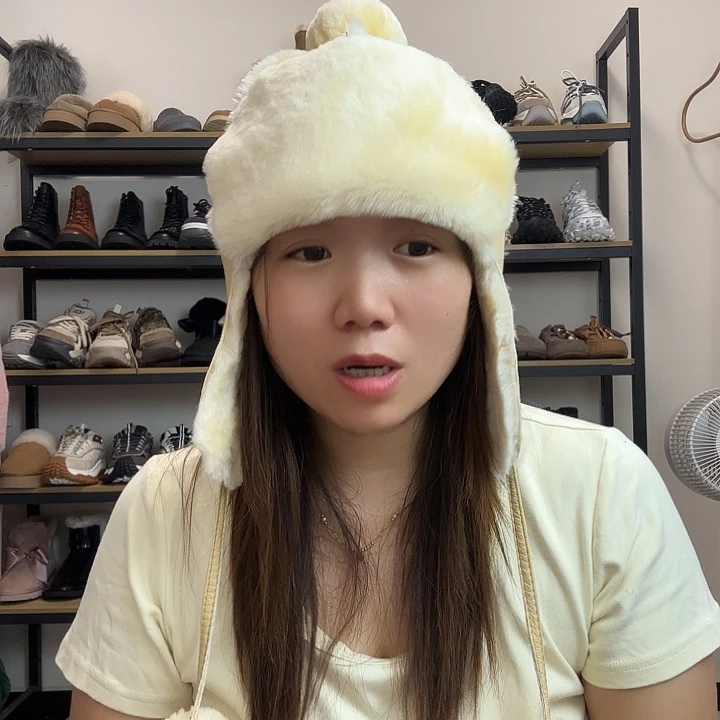 皮毛一体雷锋帽黄色