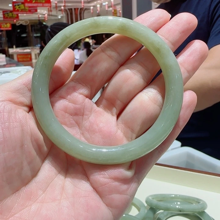 未镶嵌手镯和田玉828