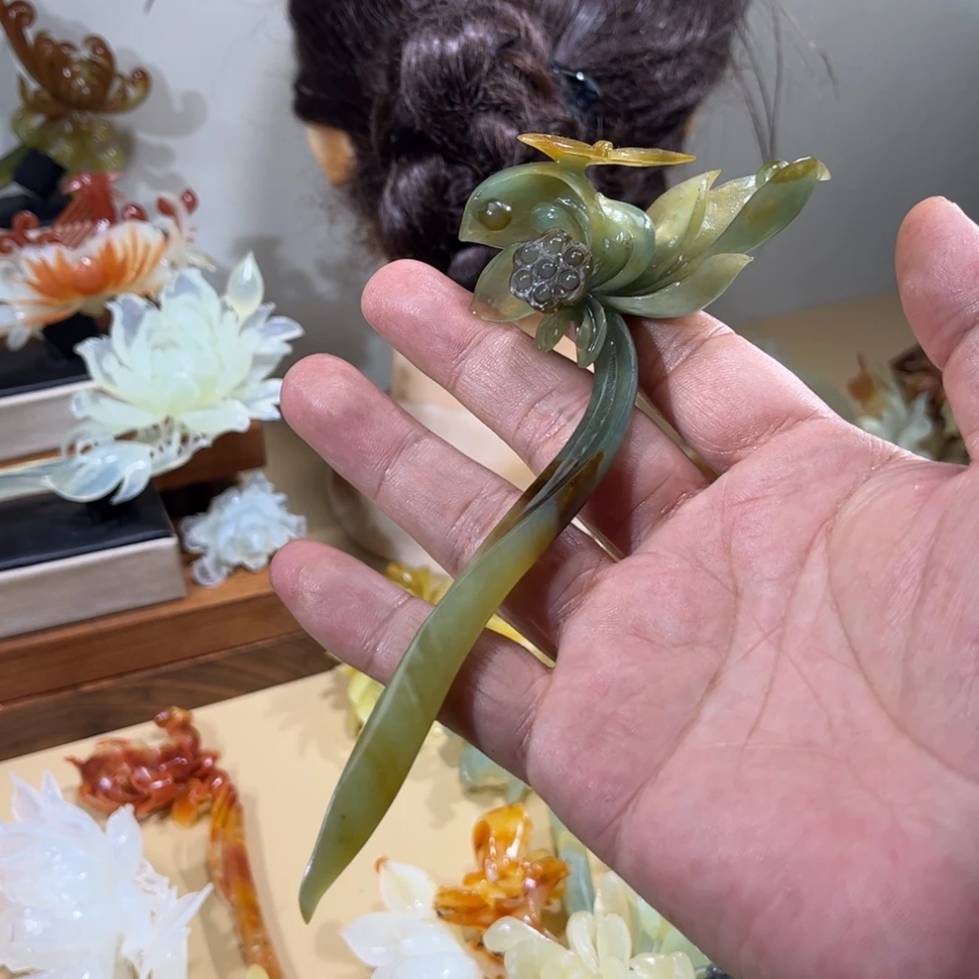 在***羊蛇纹石玉未镶嵌发簪