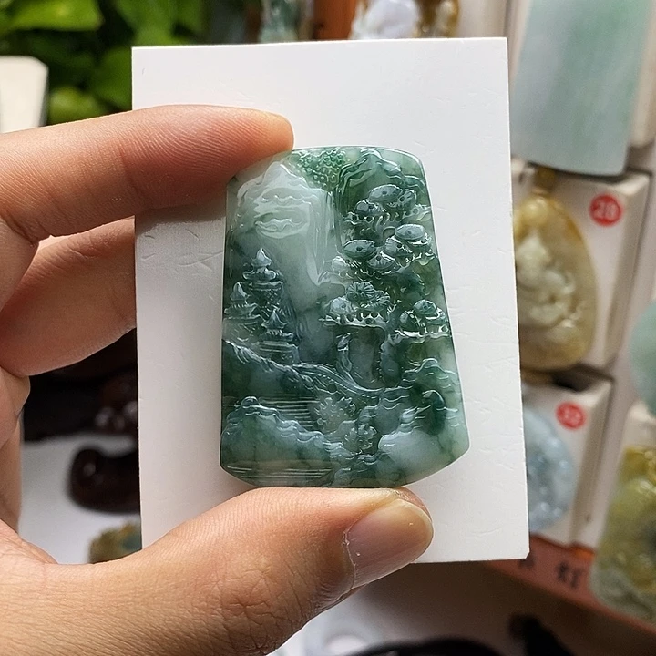 翡翠未镶嵌颈饰山水