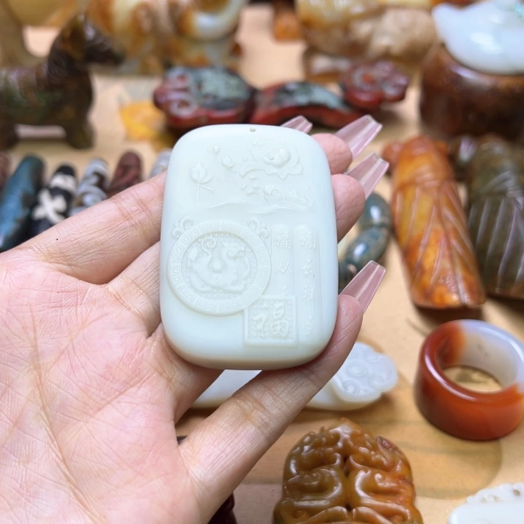 【闪购商品】蛇纹石玉颈饰未镶嵌惊*