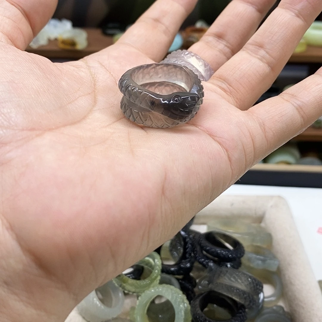 岫玉戒指未镶嵌大****点