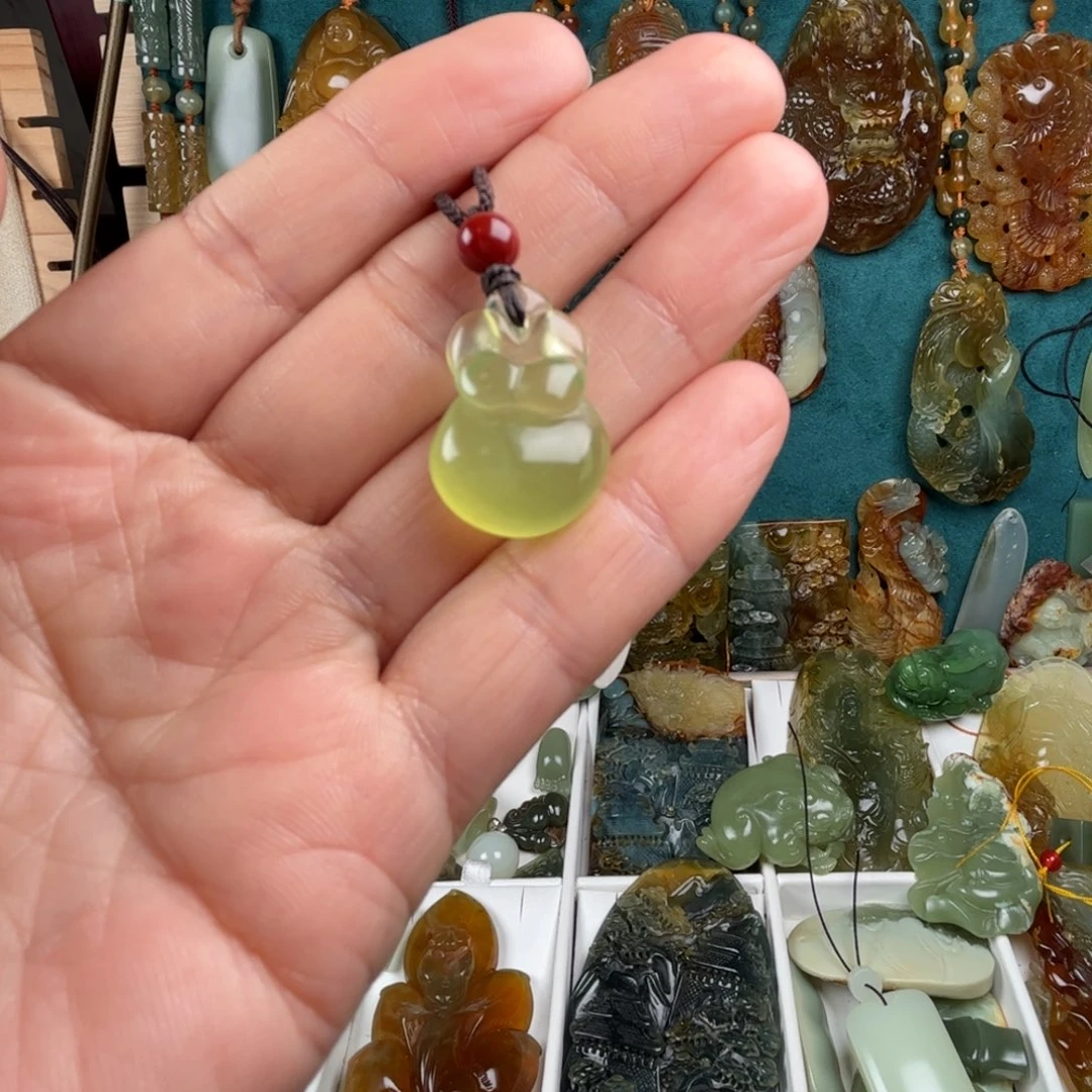 蛇纹石玉未镶嵌颈饰