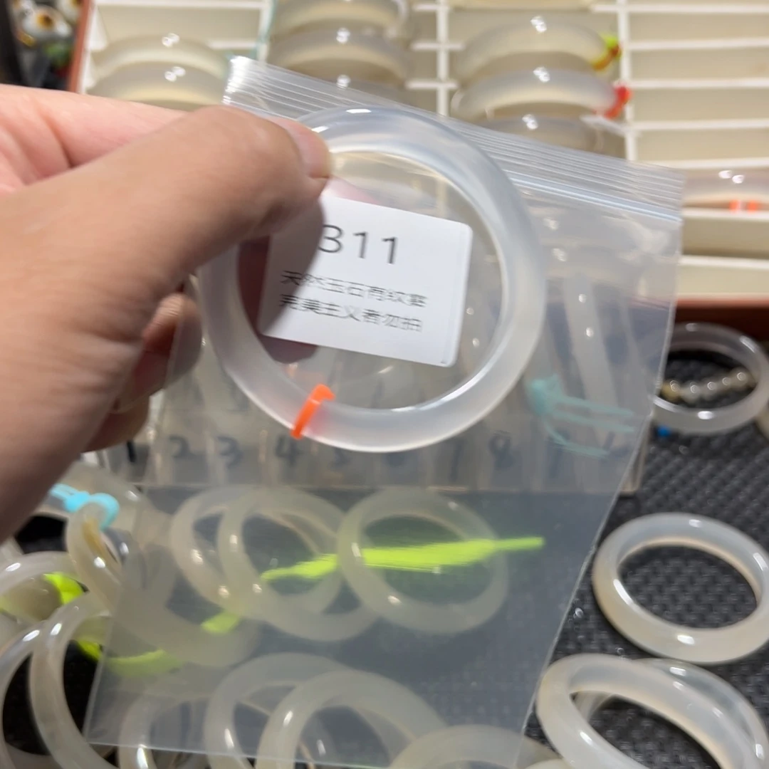 玛瑙/玉髓手镯未镶嵌y****05354