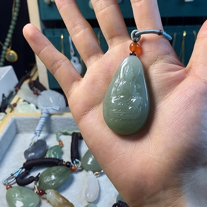 和田玉未镶嵌吊坠(赠链)