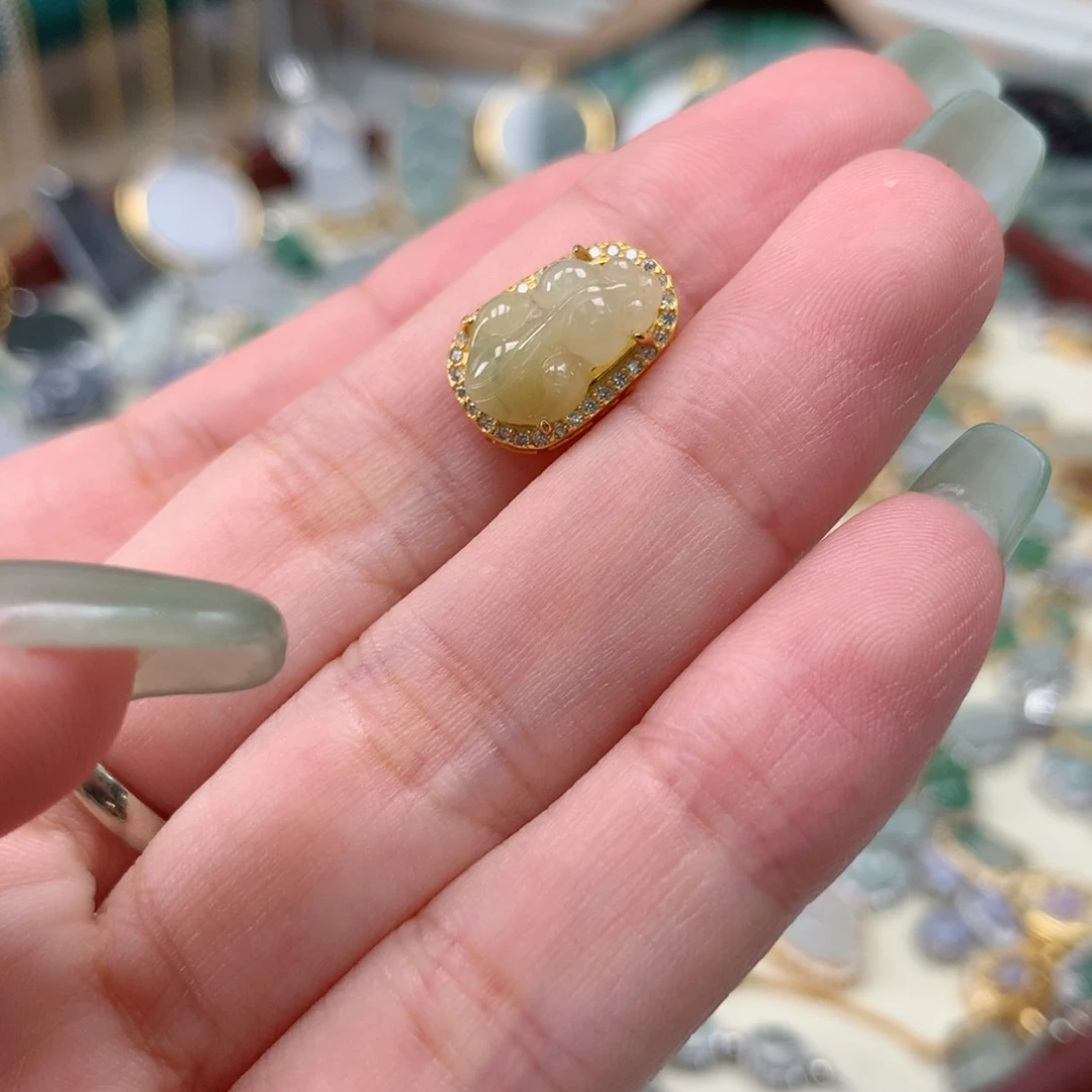 颈饰银S925镶嵌翡翠金鱼