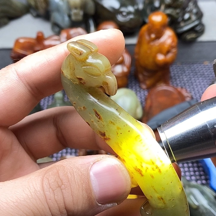 未镶嵌蛇纹石玉颈饰