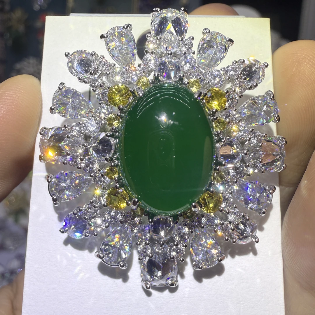 铜合金锆石胸针 1908新品反镶爆闪高货设计款圆形徽章胸针