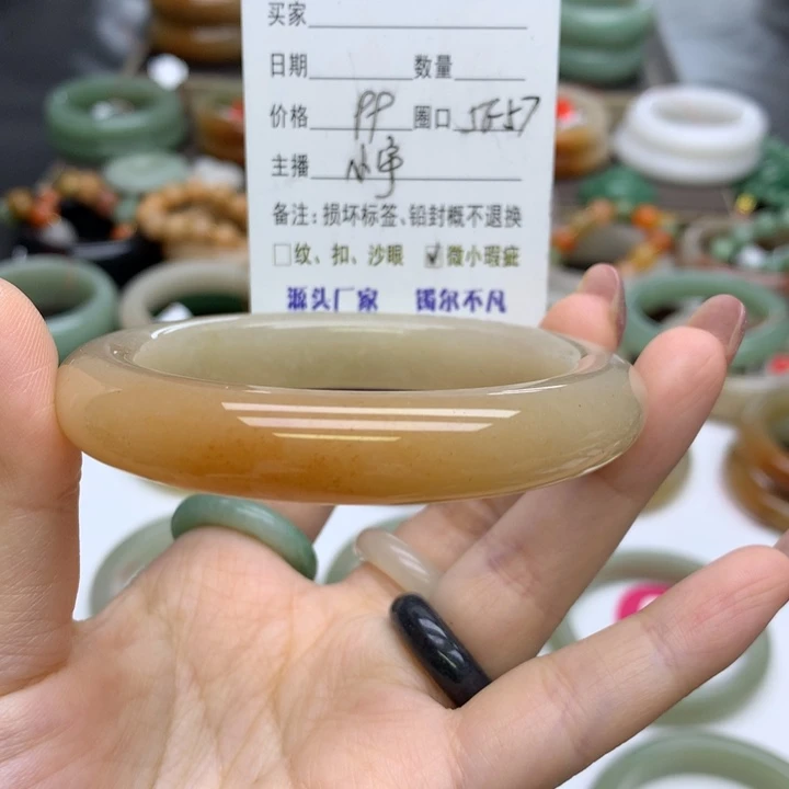 石英质玉手镯未镶嵌