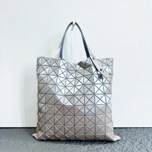 包包/三宅一生/95新/C18973606621/251002SY0008