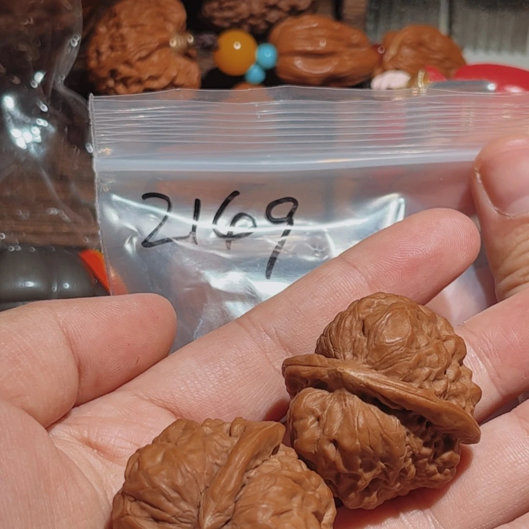 文玩核桃吊坠娃娃