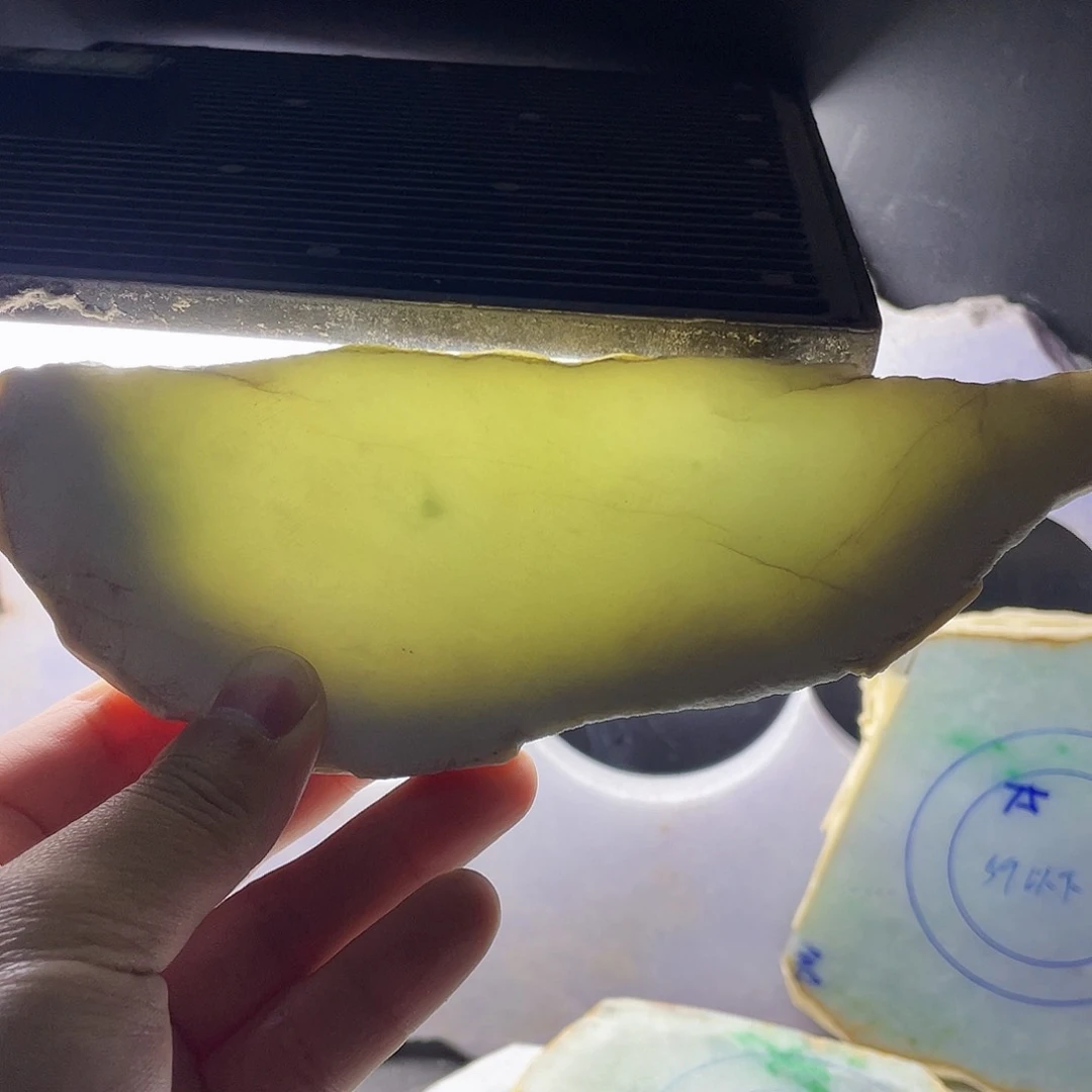 翡翠颈饰未镶嵌毛料60