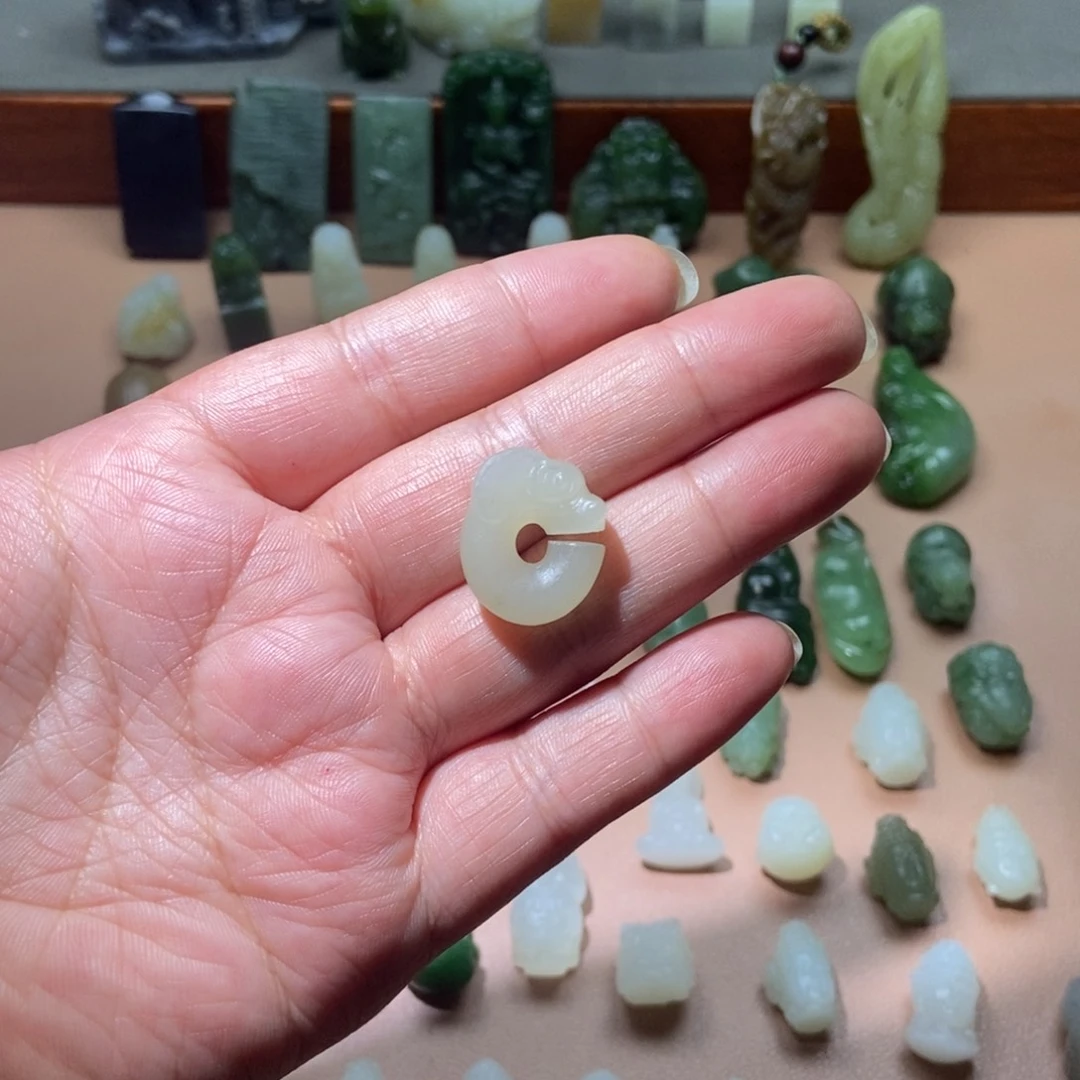 和田玉未镶嵌颈饰定制