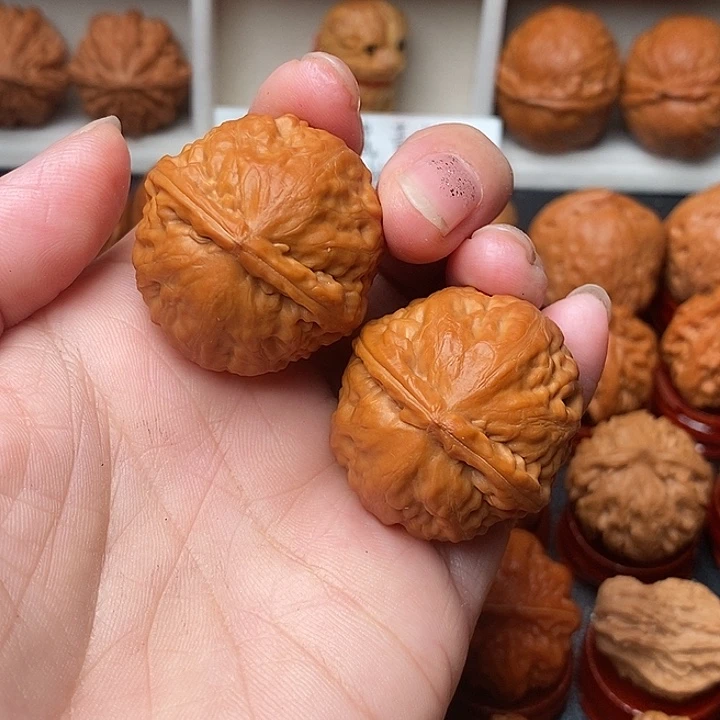 文玩核桃吊坠虎王