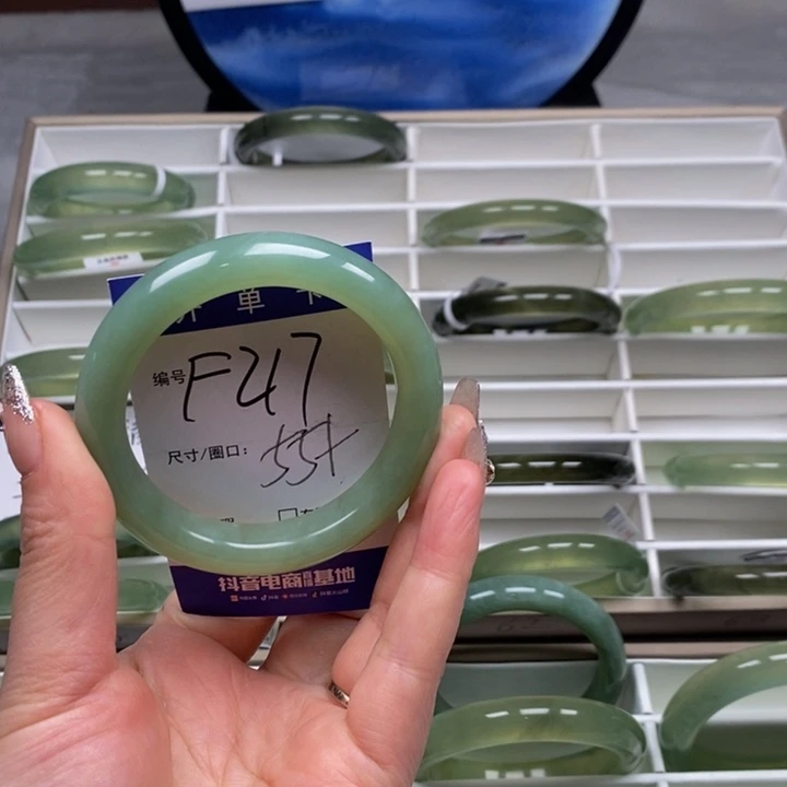 蛇纹石玉手镯未镶嵌海*蟹