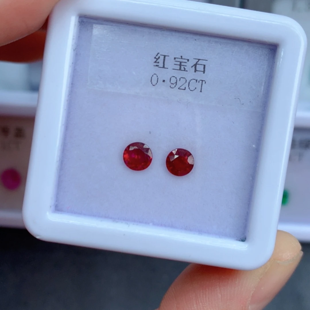 未镶嵌0.92克拉裸石红宝石