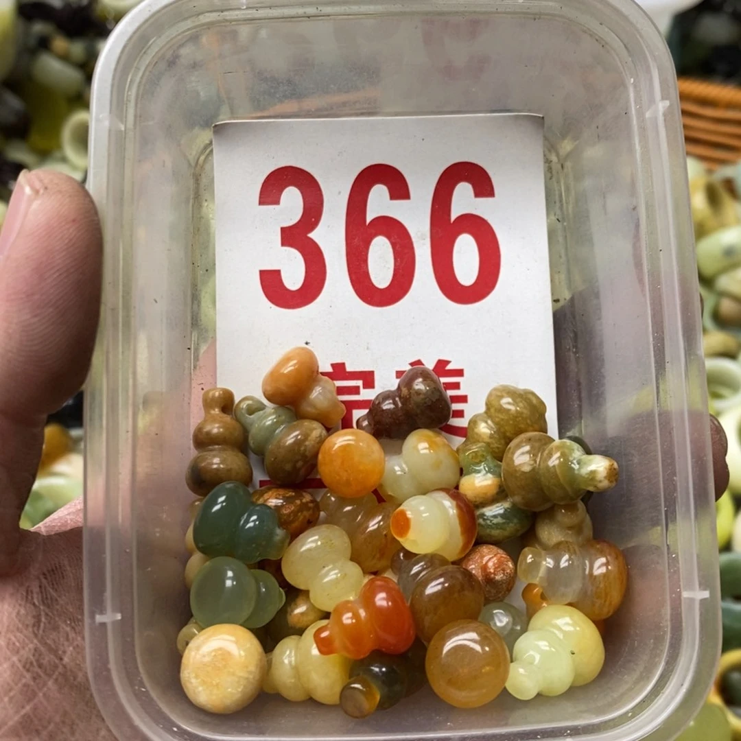 蛇纹石玉挂坠未镶嵌