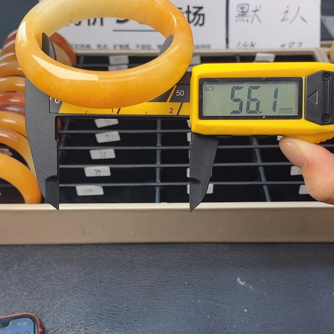 未镶嵌石英质玉（黄龙玉）手镯91号