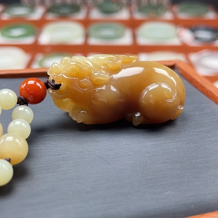 和田玉（糖玉）未镶嵌颈饰貔貅