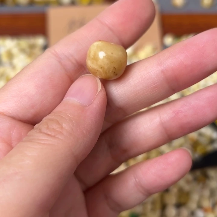 蜜蜡未镶嵌裸石13.4mm一个