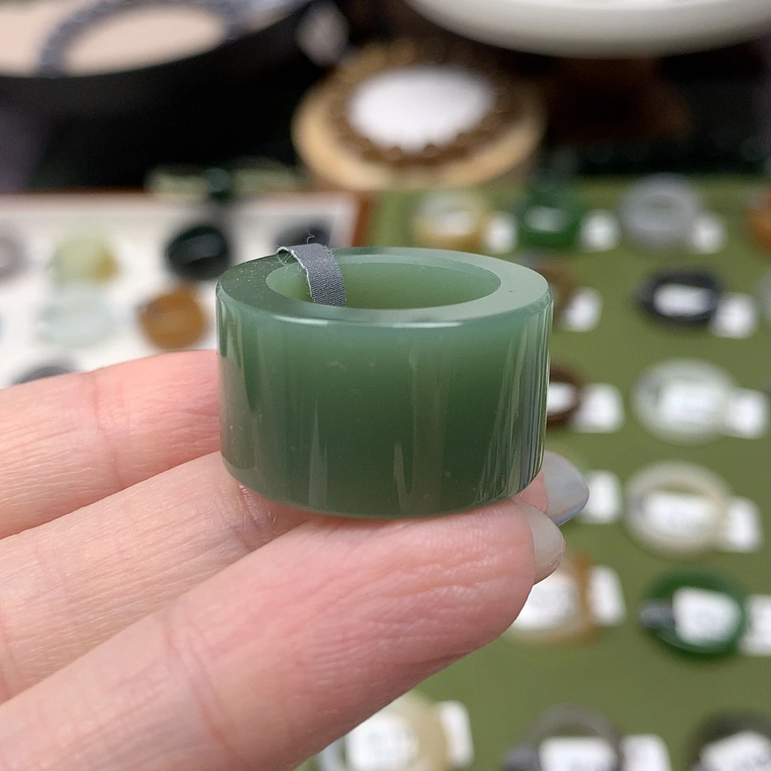 未镶嵌戒指和田玉