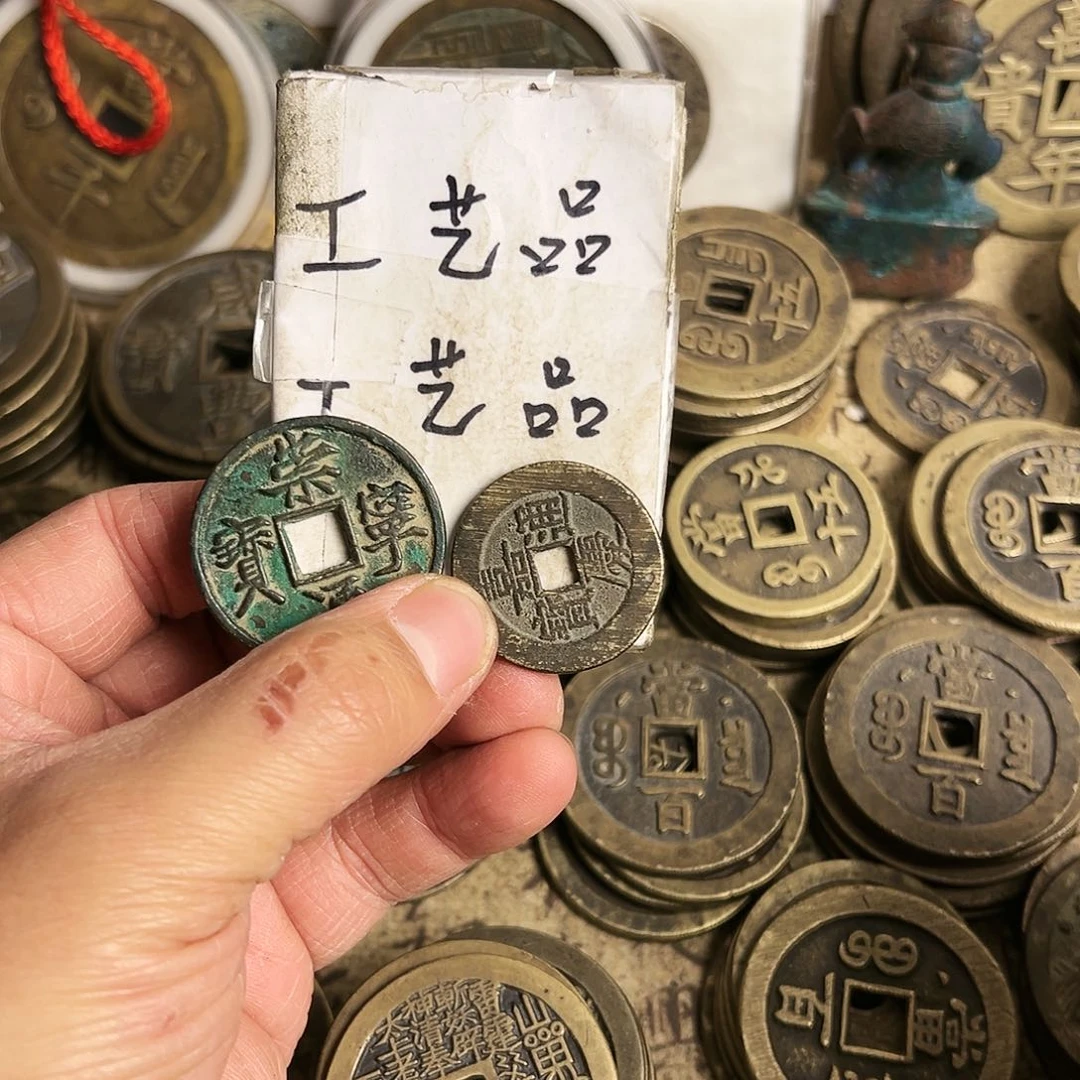 铜陈**贵现代文创工艺品