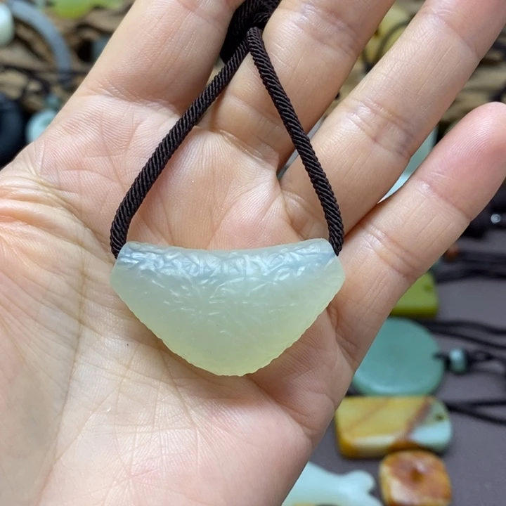 蛇纹石玉未镶嵌挂件