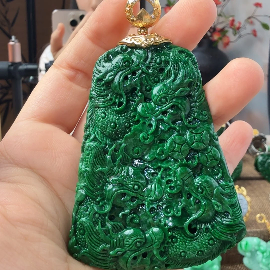 翡翠未镶嵌吊坠(赠链)