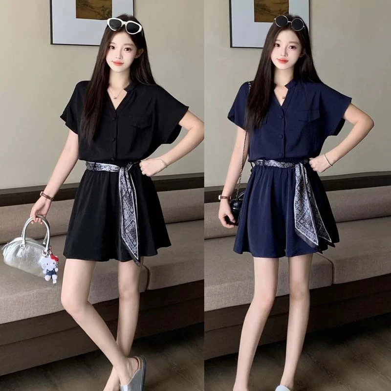 【两件套】【送丝巾】2025新款时尚V领上衣短裤阔腿裤显瘦套装D2807