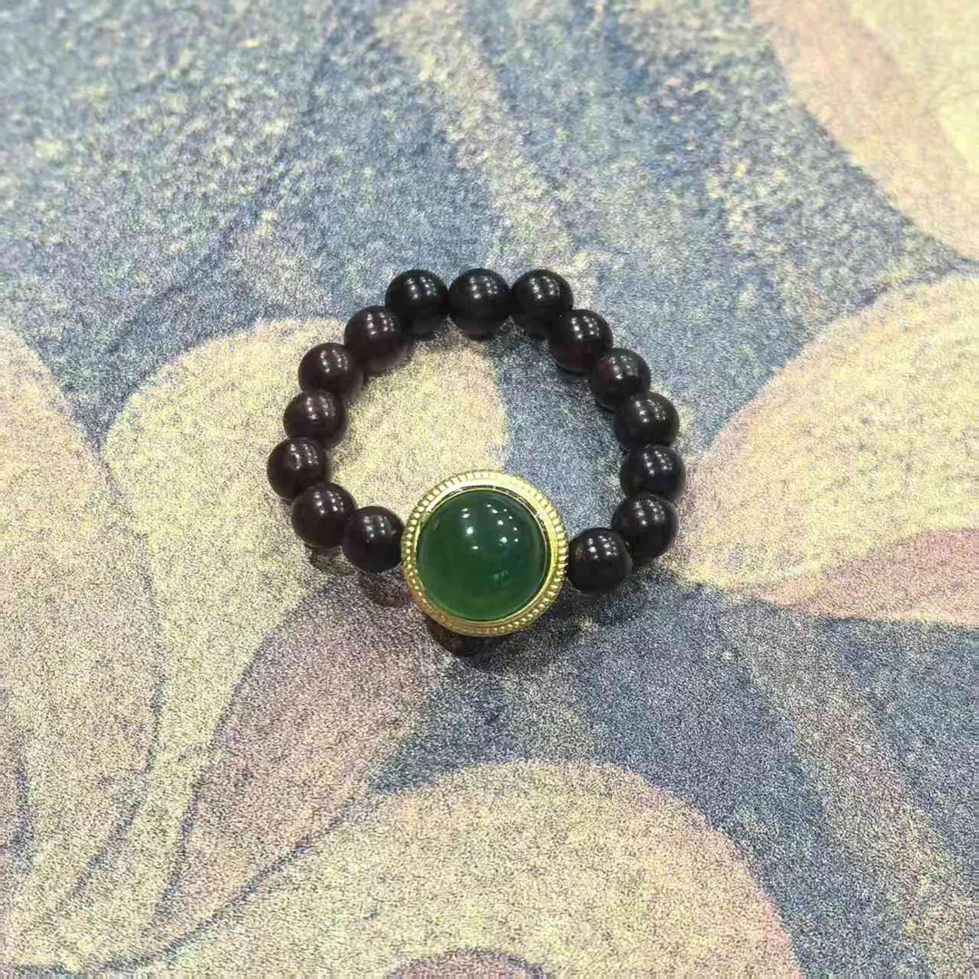 S0748-小叶紫檀绿戒指+白色小号透明盒