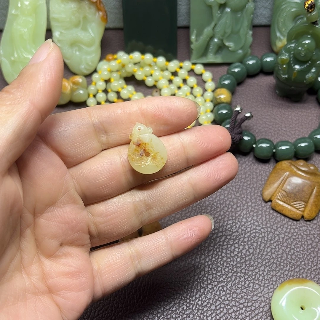 岫岩河磨玉（透闪石质玉）未镶嵌颈饰