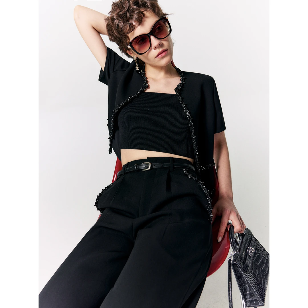 玖着“朝花夕拾”清爽平纹醋酸纯手钩异型石亮钻花边短外套长西裤