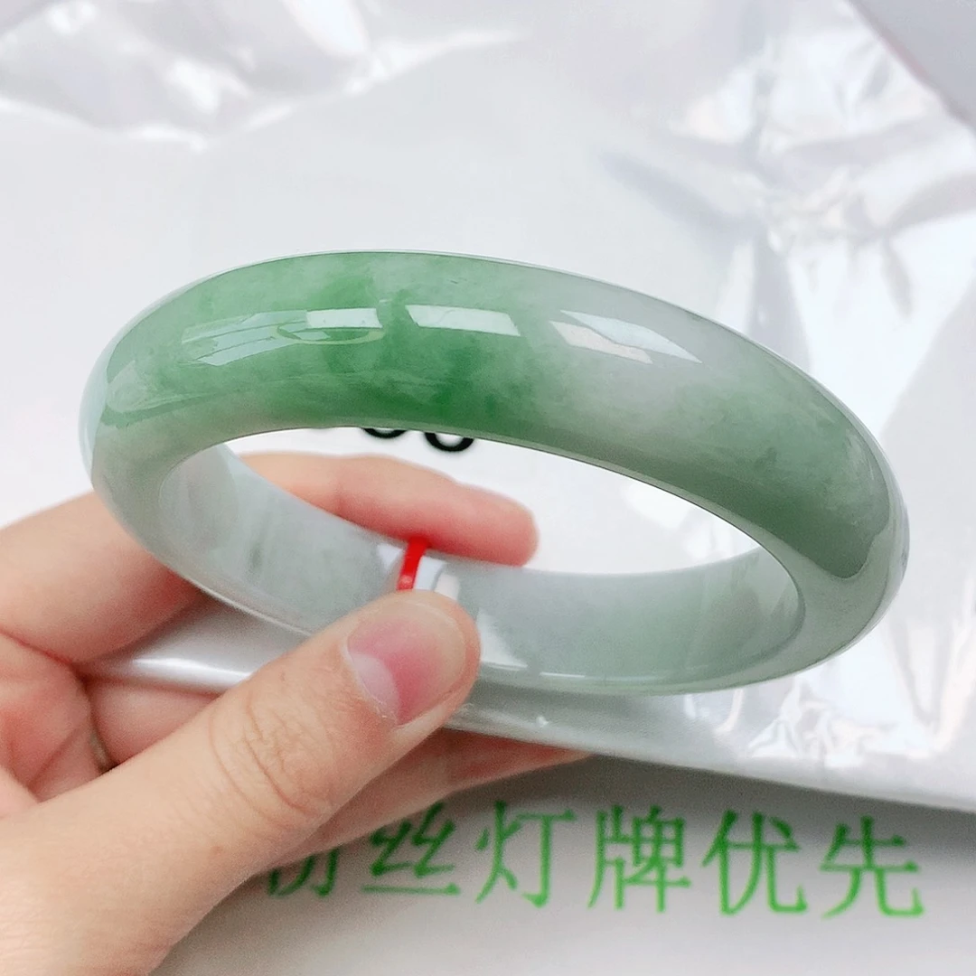 翡翠手镯未镶嵌抖音658