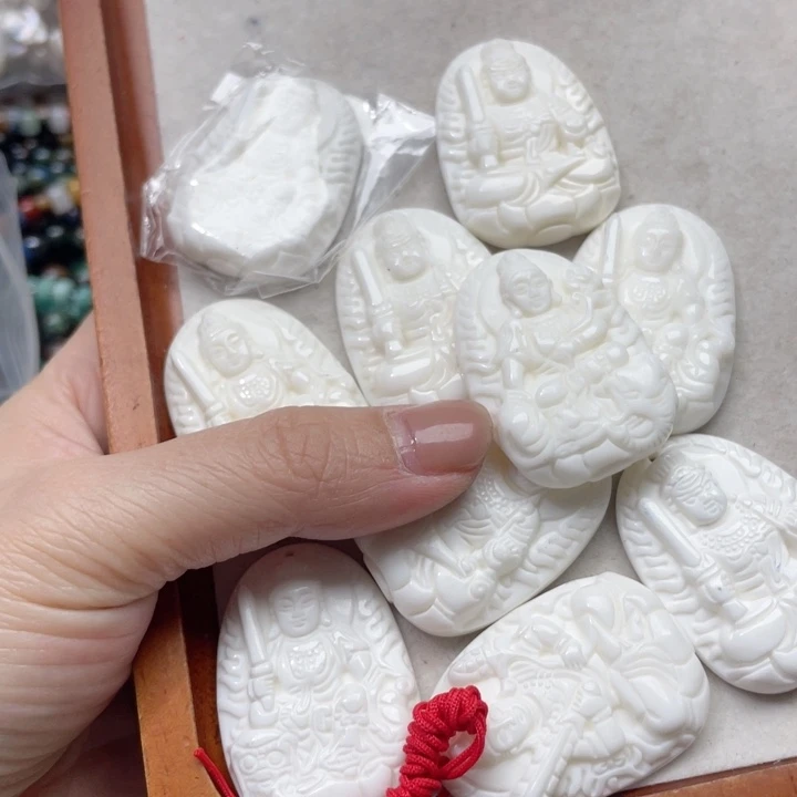 玛瑙/玉髓合金珠宝半成品一个车车吊坠