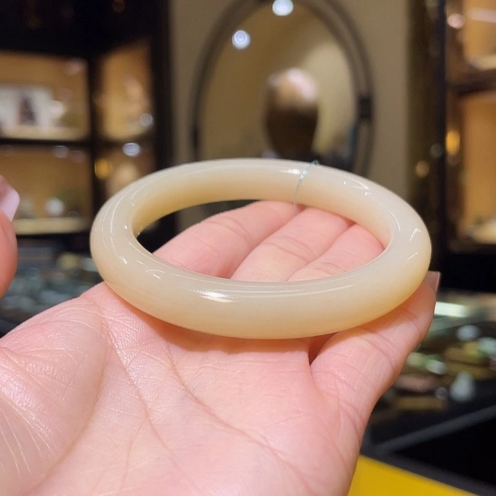 未镶嵌手镯和田玉54.8#46.16g